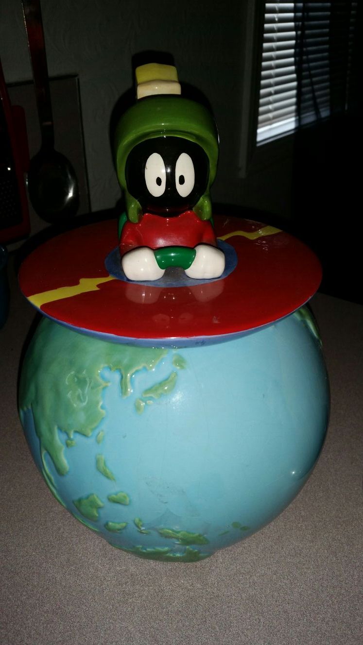 Marvin the Martian collectible cookie jar by Looney Tunes