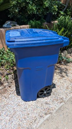 64 Gallon Toter Fully Blue Trash Can/Garbage Can