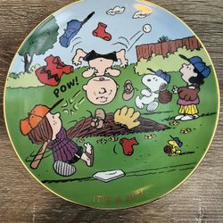 Danbury Mint "It's a Hit!" collector plate Peanuts characters.  