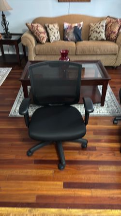 Like new Black cushion office chair adjustable on wheels