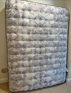 Queen Mattress and Box Spring Bed