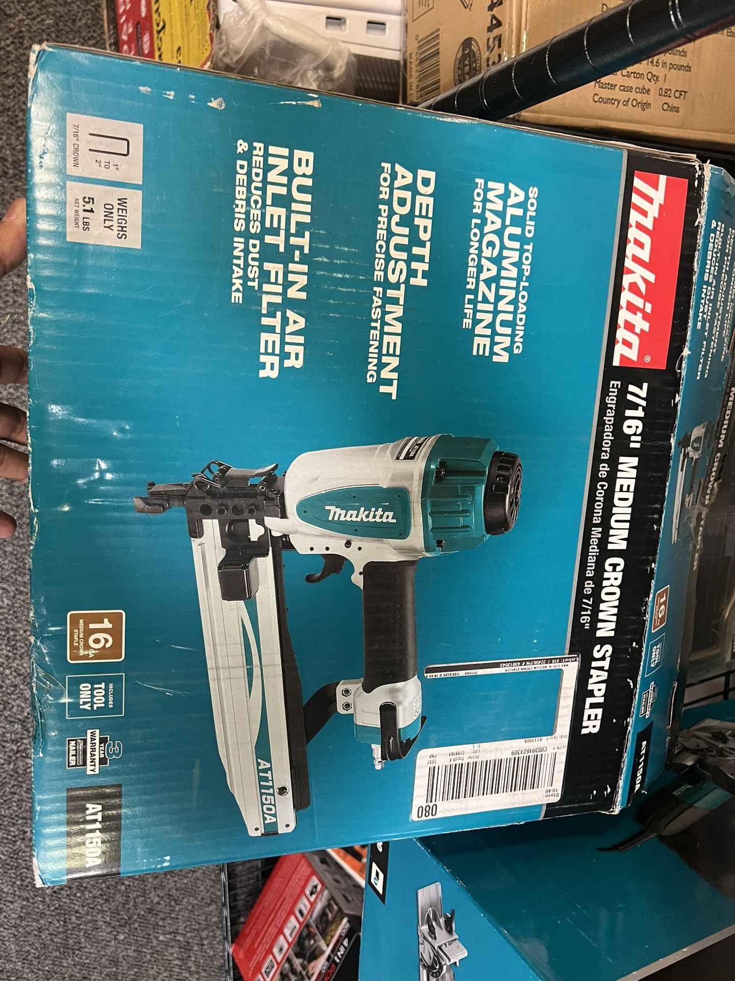 MEDIUM CROWN STAPLER Engrapadora de Corona Mediana de 7/16' 445 SOLID TOP-LOADING ALUMINUM MAGAZINE FOR LONGER LIFE €918810 60EPZ9P6E00) DEPTH ADJUSTM