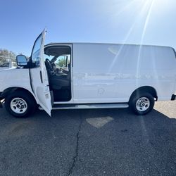2022 GMC SAVANA Cargo van