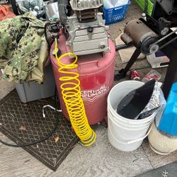 Air Compressor Central Pneumatic Works Great 150 or best offer