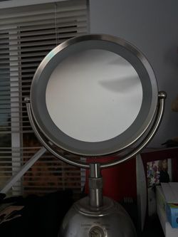 Espejo de doble cara con luz y aumento