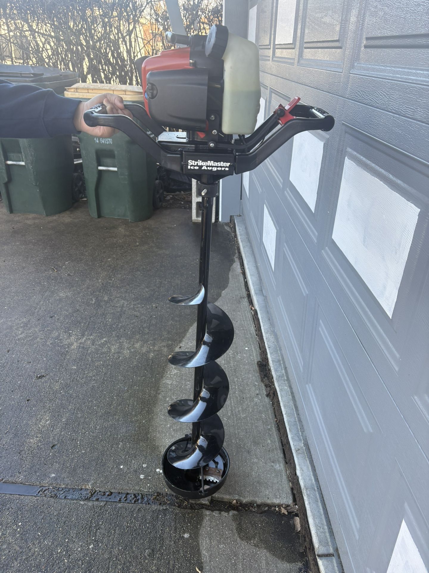 Strike Master Ice Auger