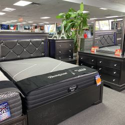 Beautiful 5 Piece Bedroom Set 