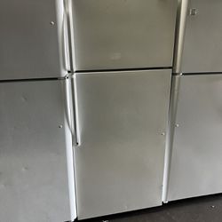 Amana Top Freezer Apartment Size Refrigerator In White 