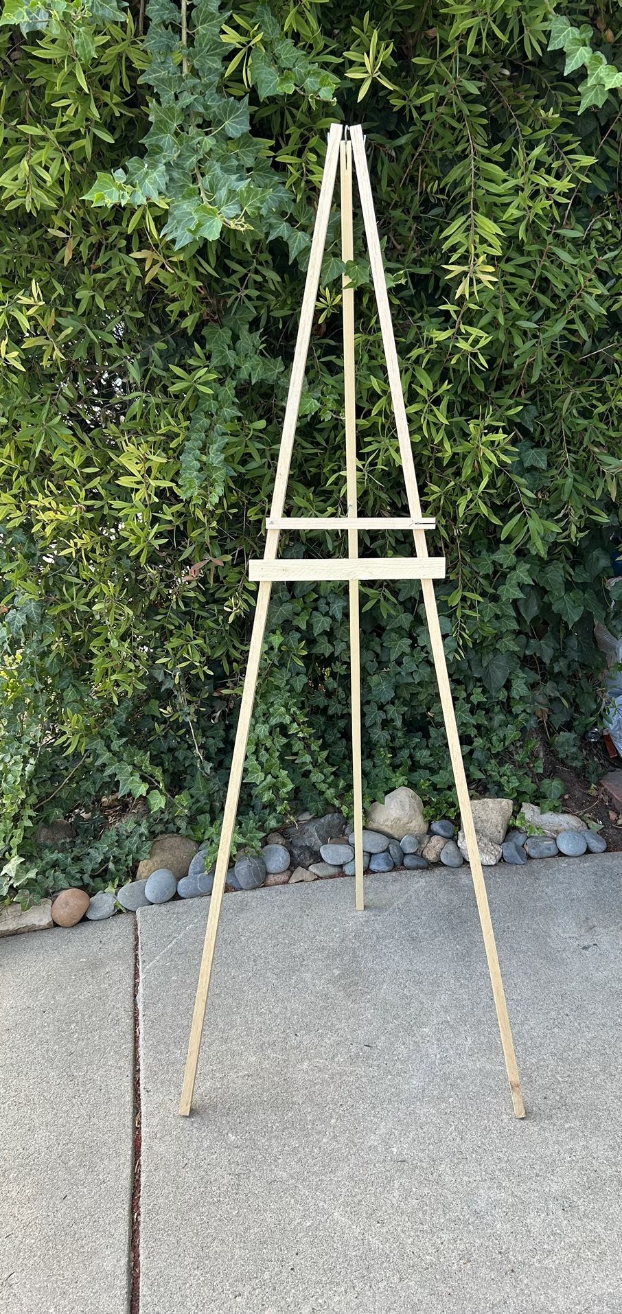Easel Natural Wood