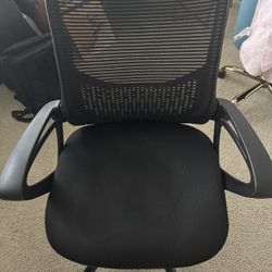 Black Mesh Office Chair W/ Wheels 