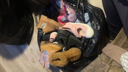 Big bag of girl shoes and jackets 🩷🩷🩷