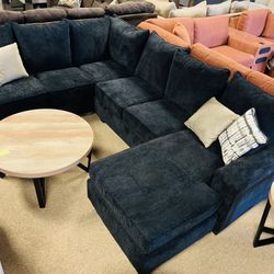 Stunning Reversible Chaise Sectional!