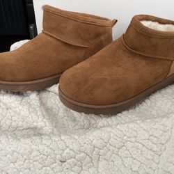 Women’s Boots Size 10 