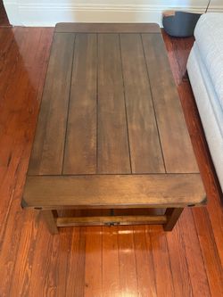 Brown Wooden Cocktail table and TV stand for sale. NEED GONE BY JUNE 1st