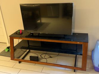 TV stand / table stand + FREE TV — Mesa para TV + TV GRATIS