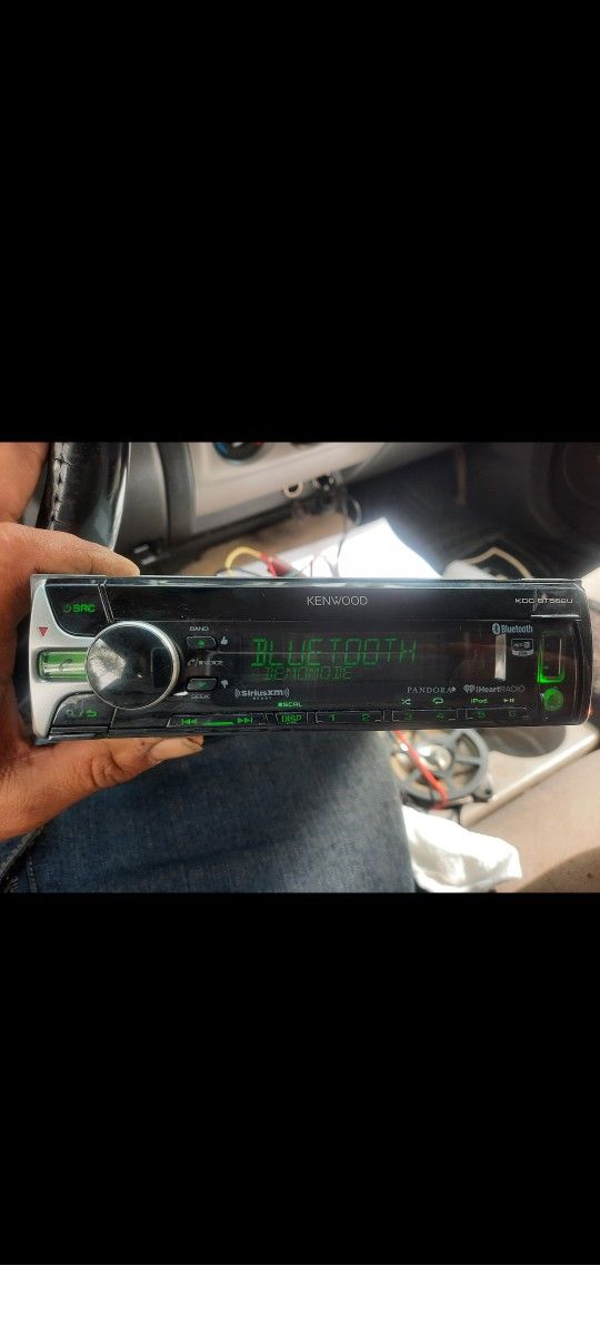 STEREO KENWOOD CD AUX USB BLUETOOTH CAMBIA DE DIFERENTES COLORES GOOD CONDICIÓN ABLO ESPAÑOL 