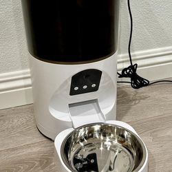 NEW Automatic Cat Feeder W/ Camera, Automatic WiFi Smart Dog Food Dispenser W/ APP !