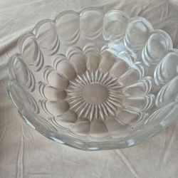 Clear Glass Bowl ~ 9" Dia ~ 3 1/8" Tall 0505