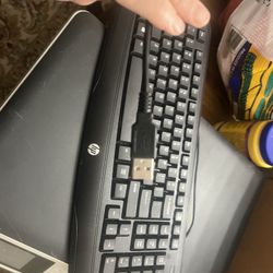 Keyboard! Plug In To Lap Top , Desk Top , Etc