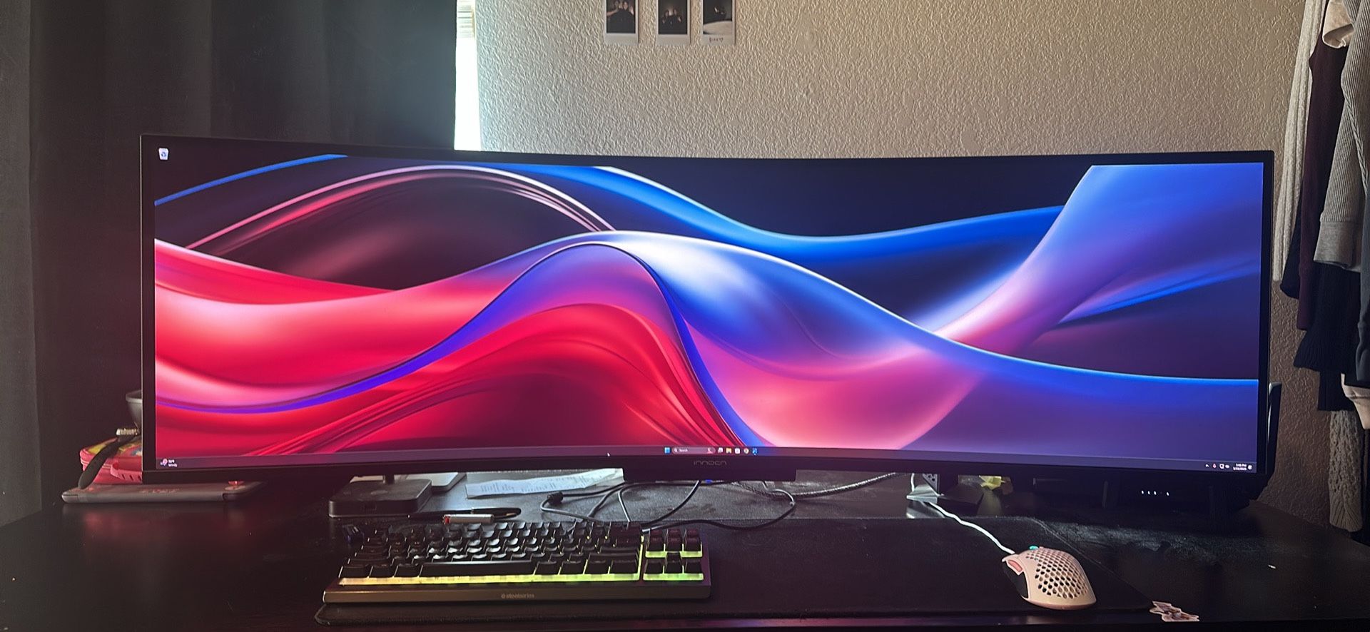 INNOCN SUPER ULTRAWIDE CURVED MONITOR 49”