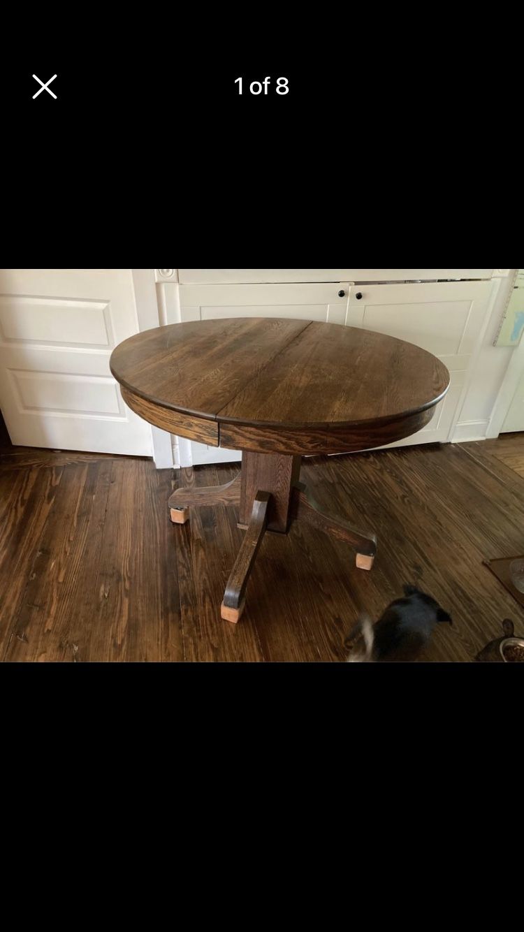 Small Round Kitchen Table (no leaf)