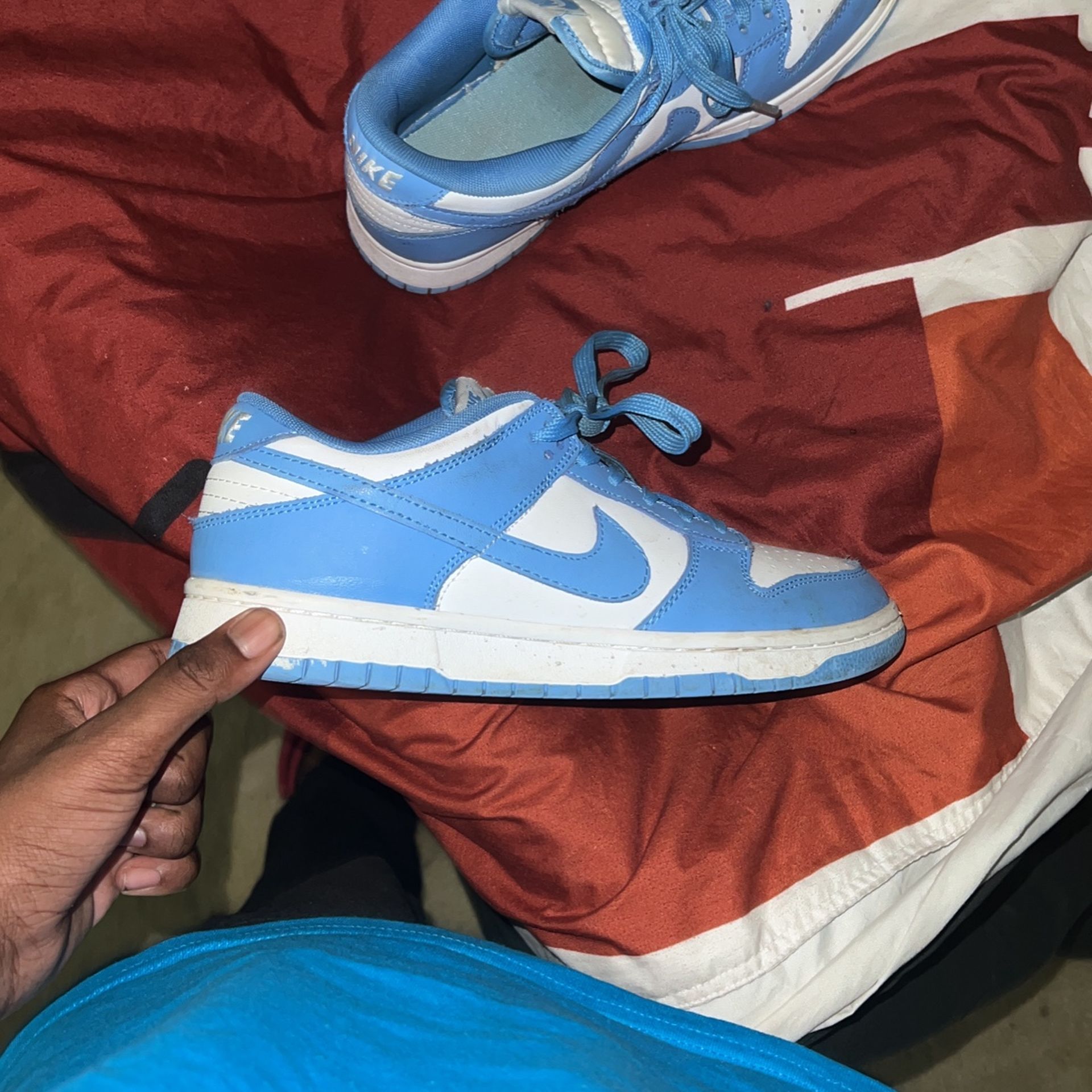 selling blue dunks 