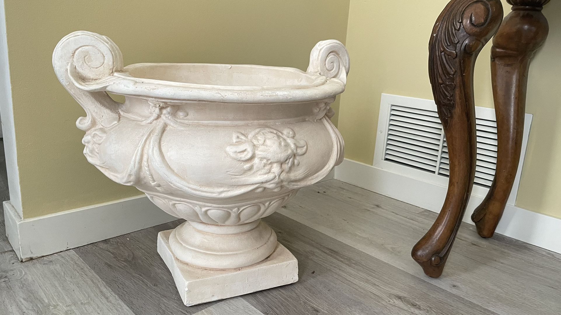 Gorgeous Planter For Out Doors Made Of Heavy Duty Materials