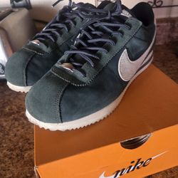 Nike Cortez 9.5 Green
