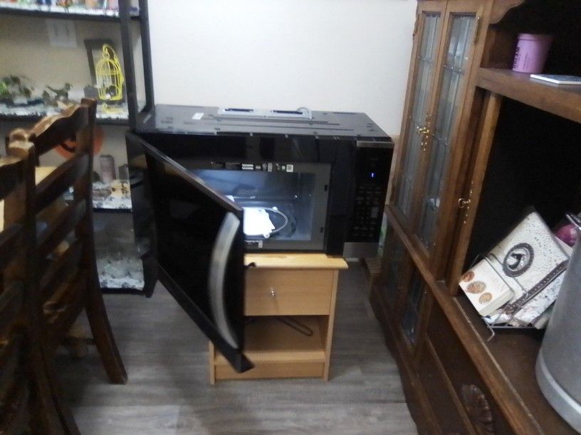 LG 1.8 Cub Over- The- Range Microwave With Sensor Cooking.