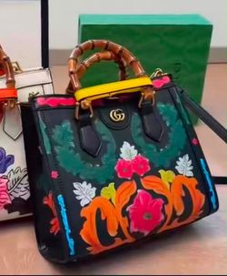 Gucci ladies handbag (Used)