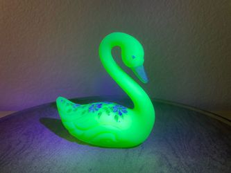 Vintage Uranium Satin Custard Fenton Art Glass Swan Sculpture Figurine Hand painted Daisies Signed