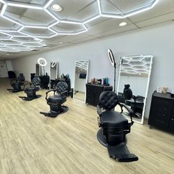 ! BUSY BARBERSHOP FOR SALE !