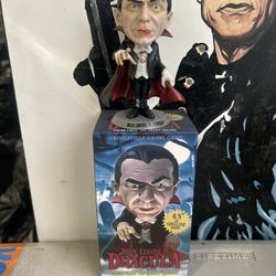 Retro-a-go-go Bela Lugosi is Dracula 4 1/12” inches tall figure