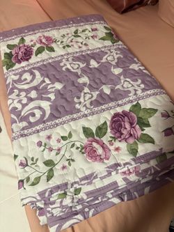 Brand New Queen Quilt Set + 2 Pillow Shams – $20