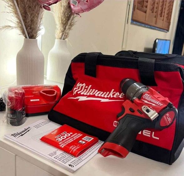 Milwaukee New Kit Hammer Drill Fuel,Battery And Charger M12 FUEL -Nuevo