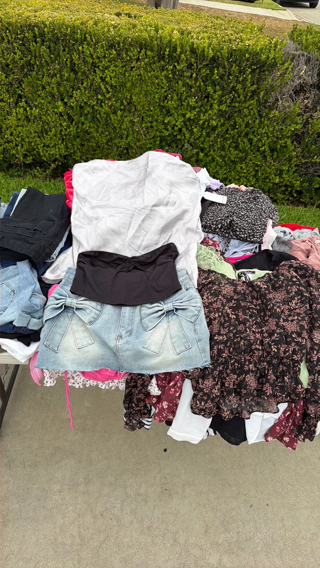 Lots of juniors clothes