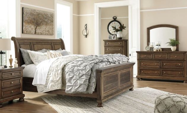 Flynnter Medium Brown Sleigh Platform Bedroom Set