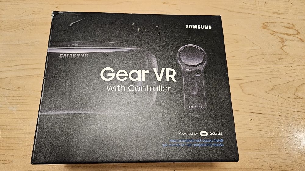 Samsung Gear VR with controller, powered by Oculus, SM-R325NZVAXAR, Like NEW! 