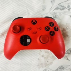 Xbox Wireless Gaming Controller – Red  – Play on Xbox, Windows, Android, iOS, FireTV Sticks, Smart TVs, VR Headsets ( Used )
