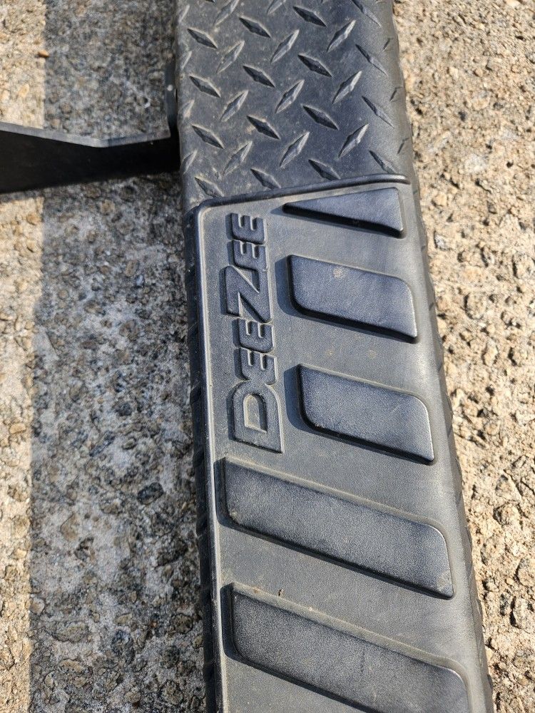 2 DEEDZ Running Boards with the Bracket Kits