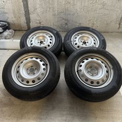 2025 Ford Maverick OEM Wheels + Continental Tires – Only 2k miles