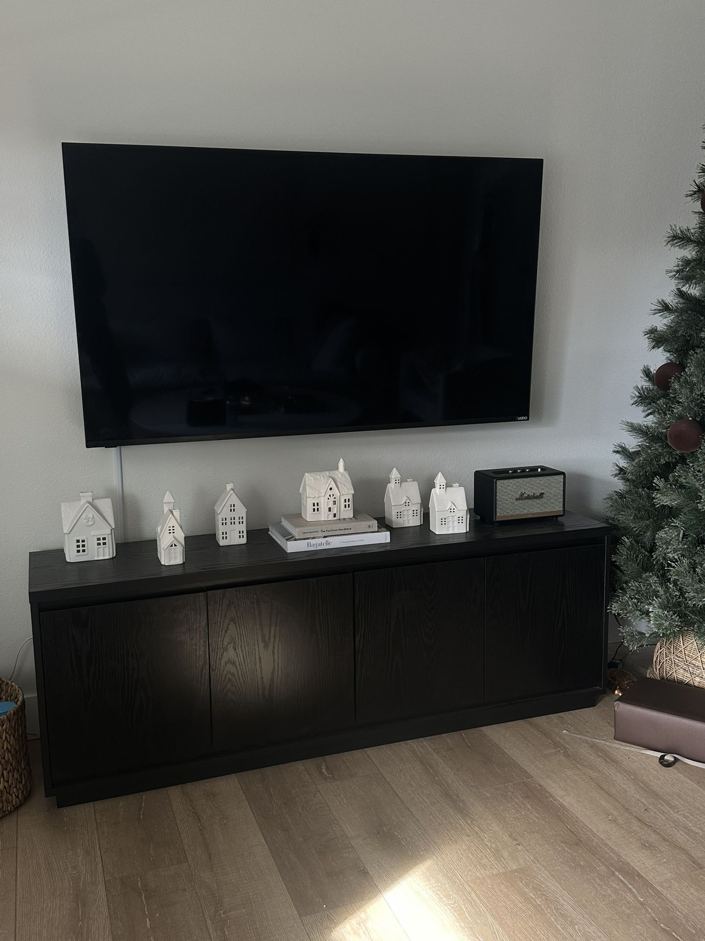 Black wood TV Stand