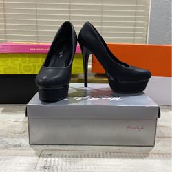 Black pumps