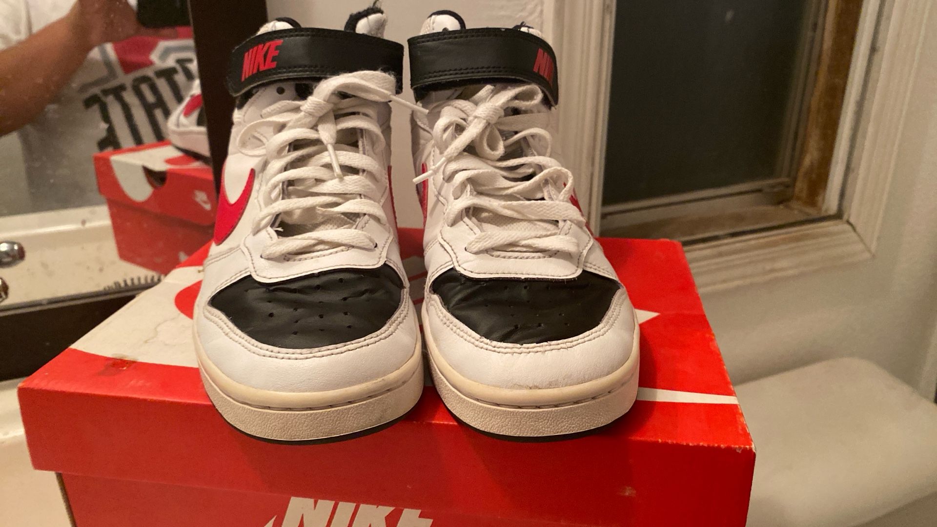 Nike Court Borough Mid Size 5.5y