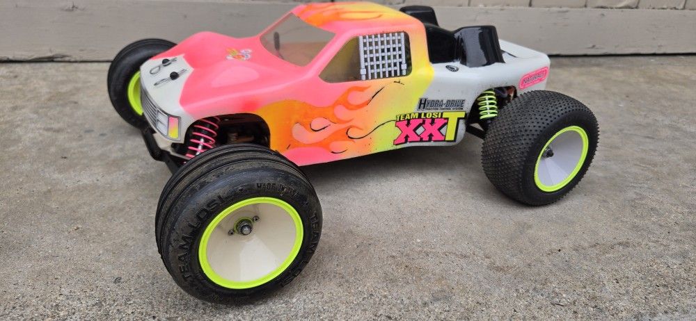 Team Losi XXT Stadium Truck