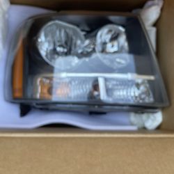 Right Side  Head Light 2008 -2011 Chevy Tahoe