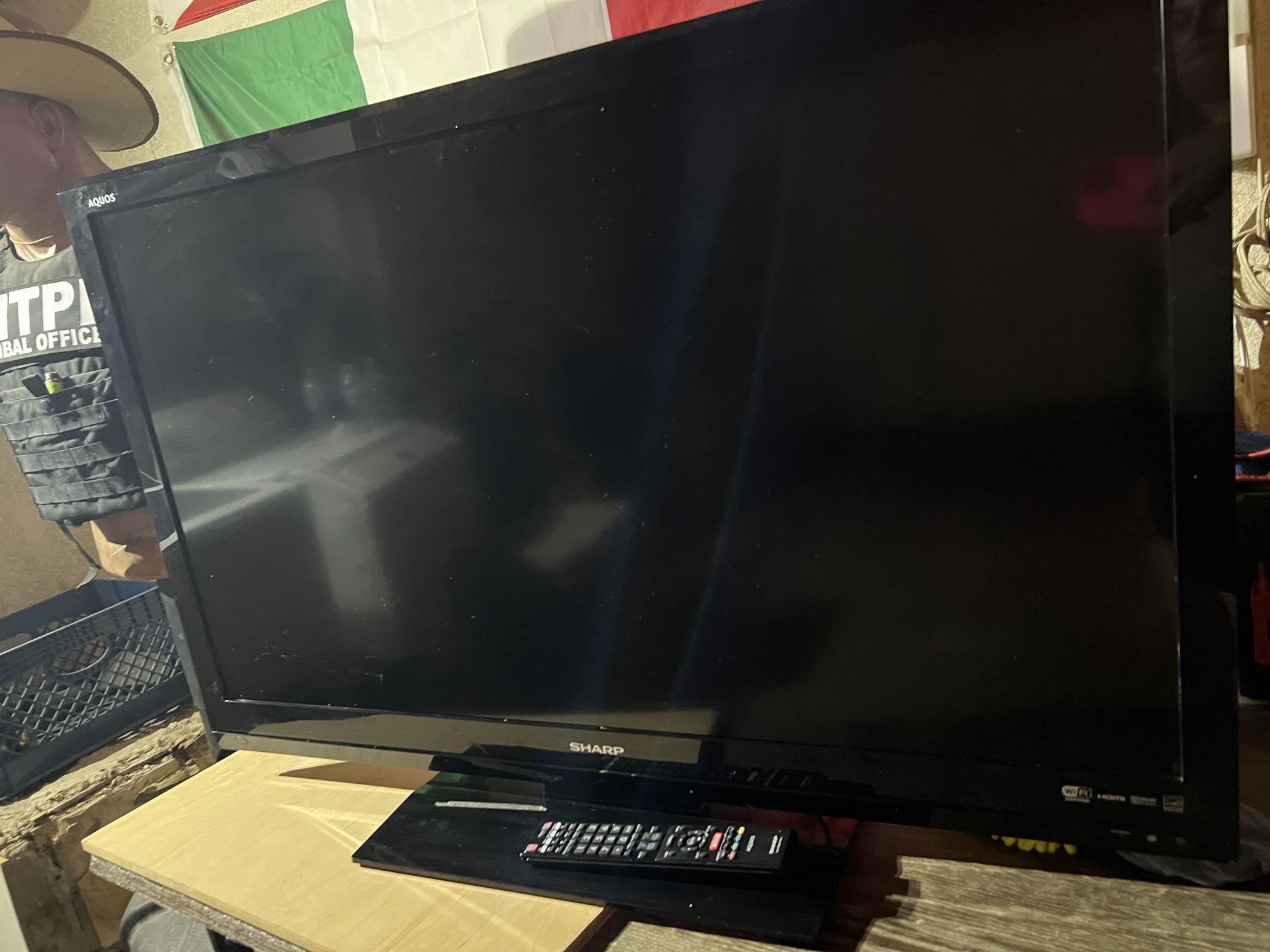 FLATSCREEN TV