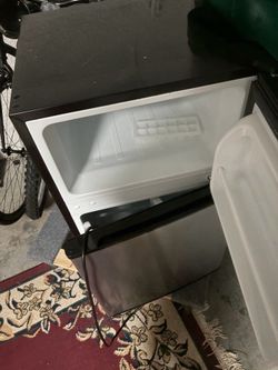 Midea compact fridge with freezer