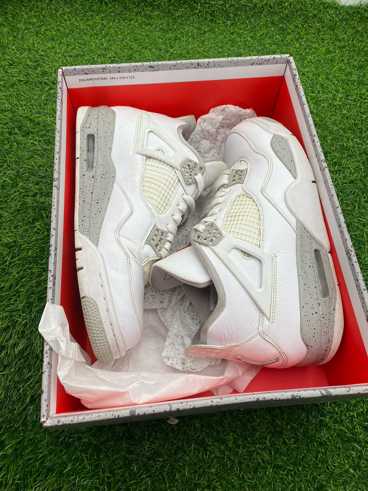 Jordan 4 “White Oreo” Size 9.5M