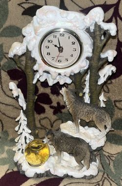 Cadona Wolf Themed Tabletop Clock